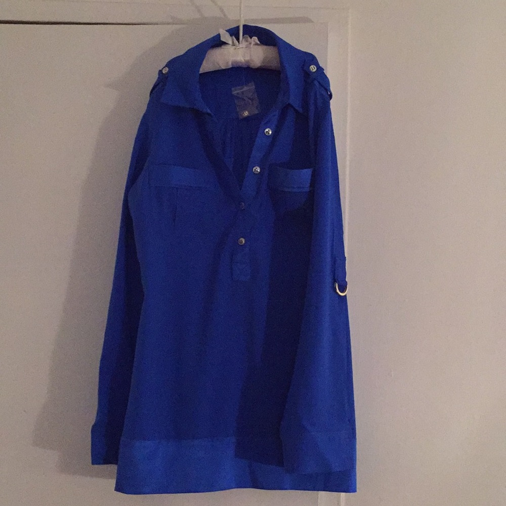 100% silk blouse with pockets and sleeve detail